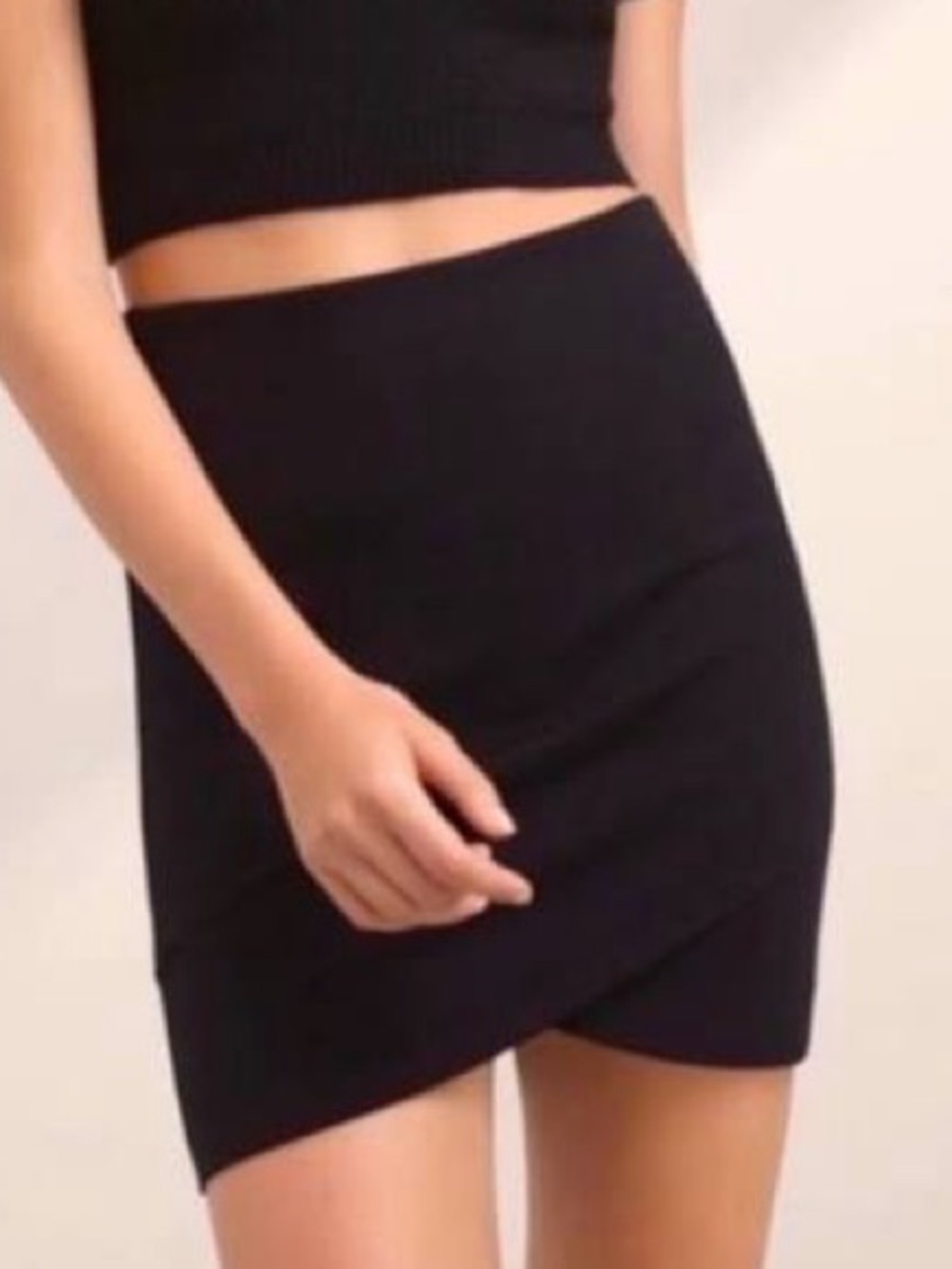 3/$30 🌺 Aritzia Talula Mini Skirt